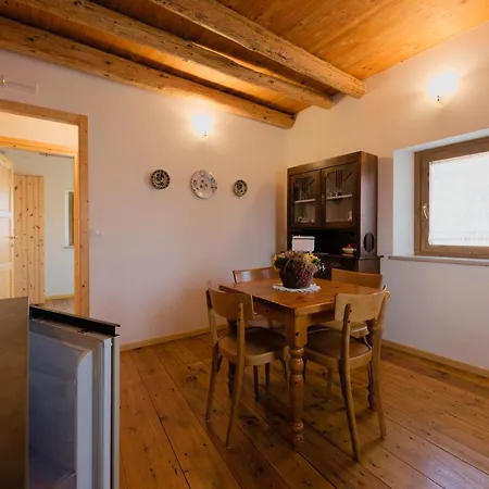 Casa Con Travi A Vista דירה *